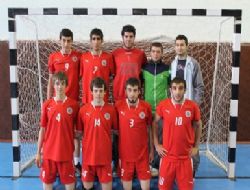 A.Ü. guruptan çıktı